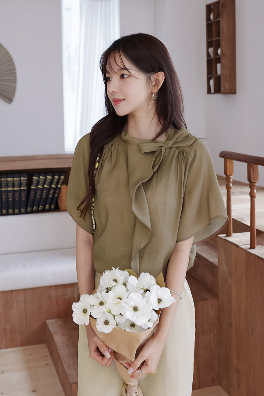 로즐리본 러플블라우스
