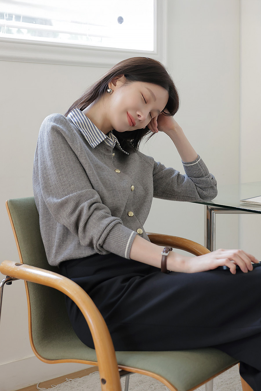 샘비스코스 카라배색가디건