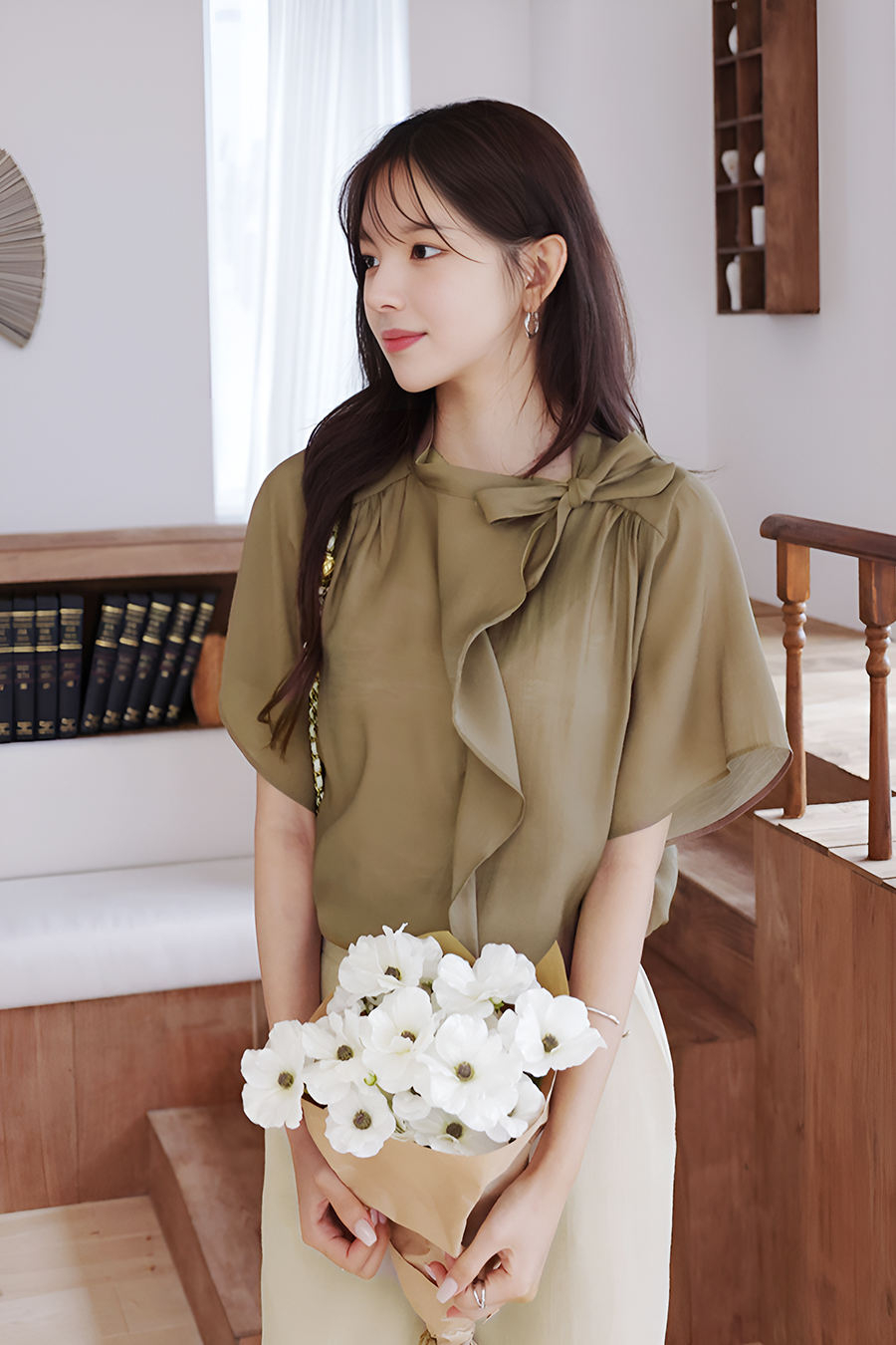 로즐리본 러플블라우스