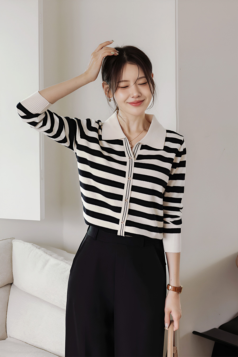 븐스트라이프 카라버튼니트