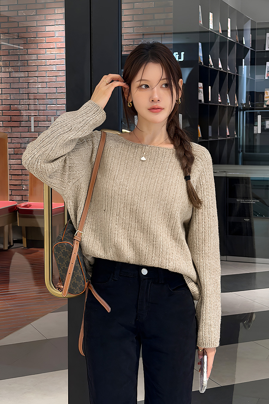 레일븐 울보트넥니트