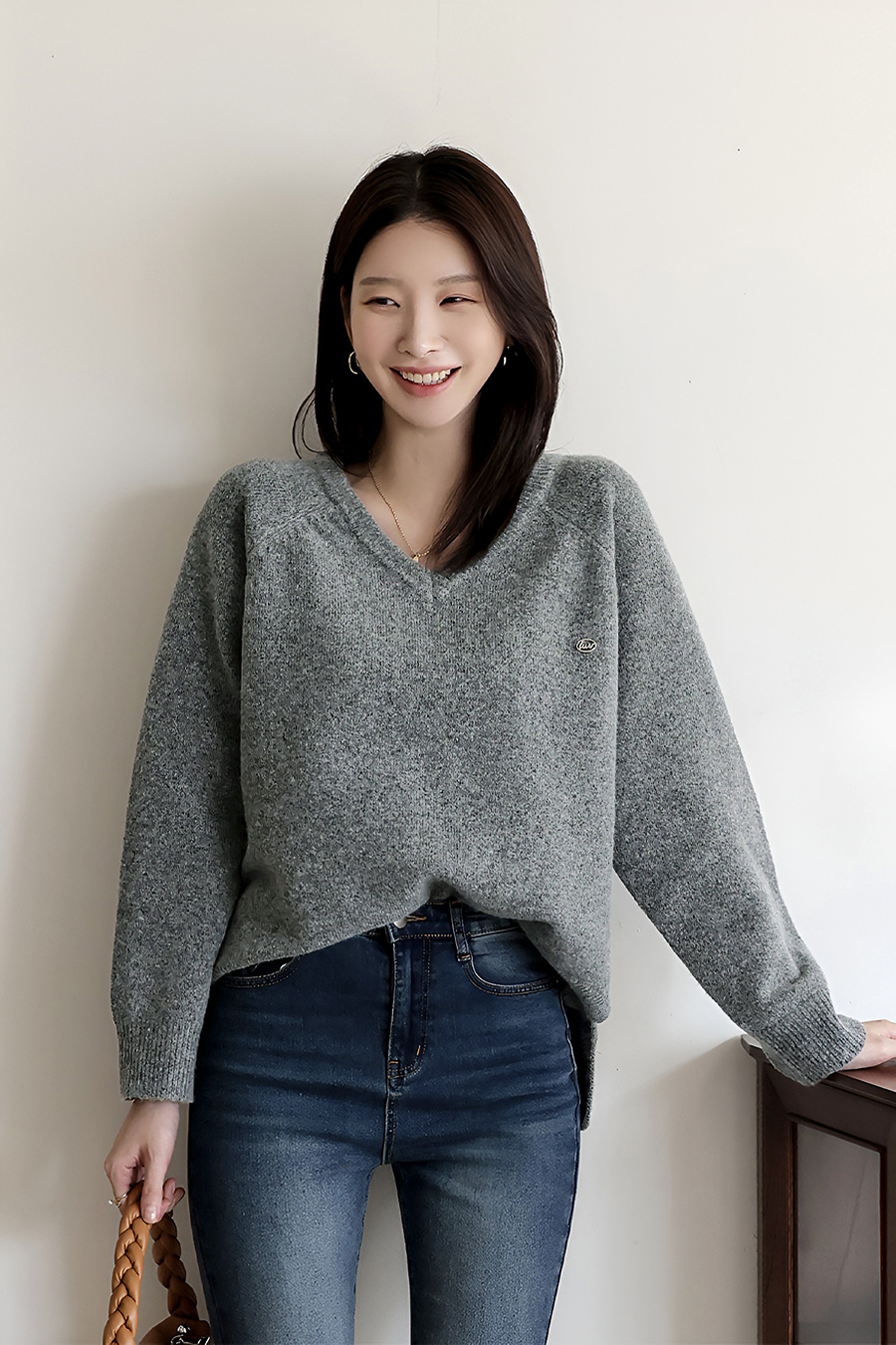빌밋브이넥 펜던트울니트